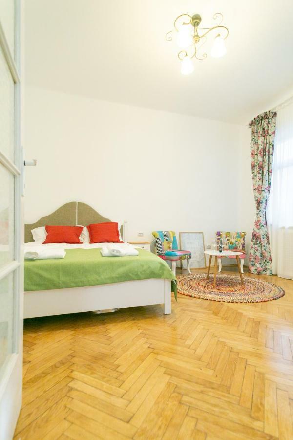 Bright Studio In The Heart Of The City With Netflix Bucarest Exterior foto